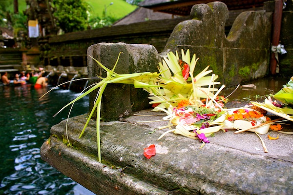 Balinese offerings at Pura Tirta Empul holy springs, Ubud, Bali, Indonesia Balinese offerings at Pura Tirta Empul holy springs, Ubud, Bali, Indonesia